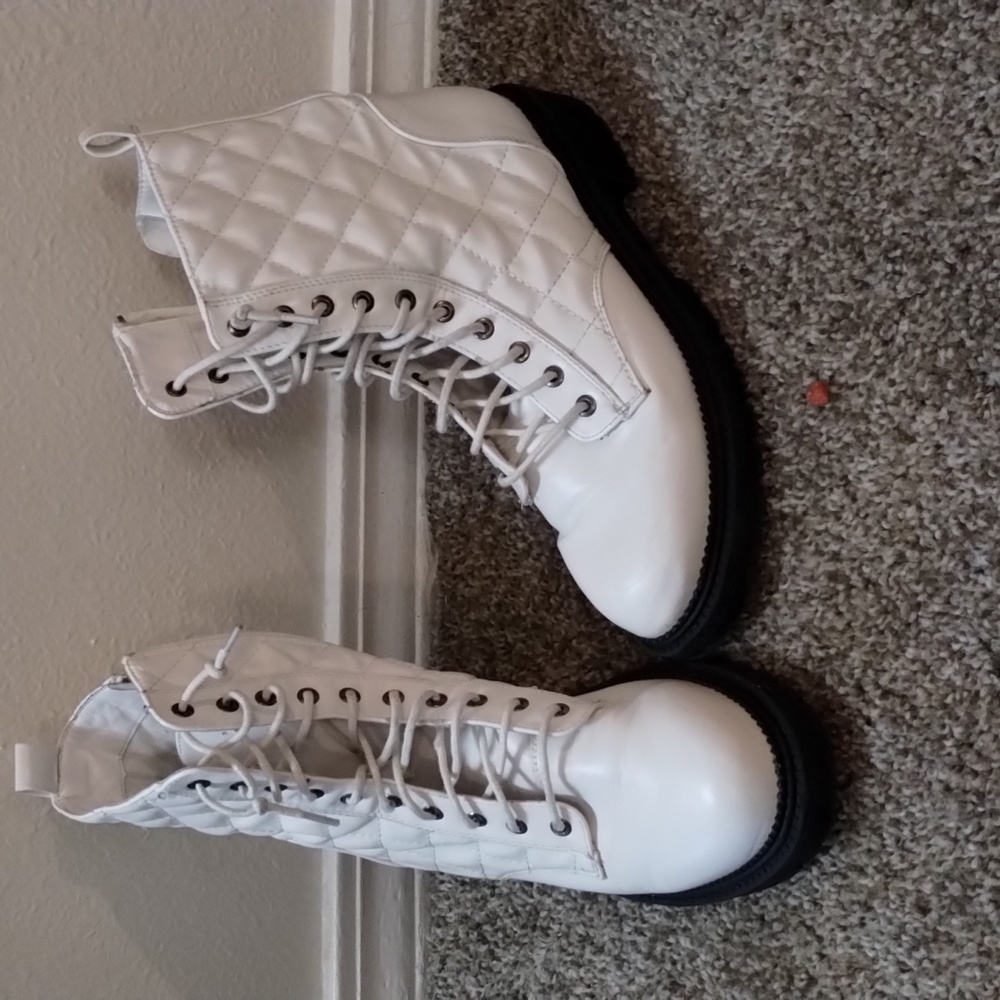 Rock &candy combat style white boots size 7.5 with zipper on side lace up great